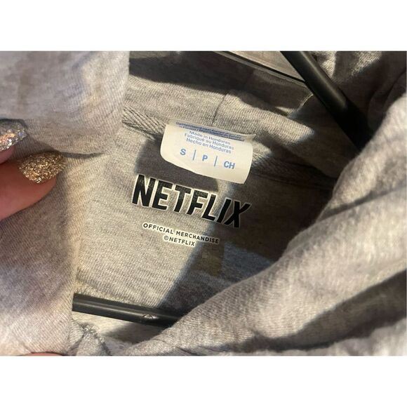 Stranger Things Hells Fire Size Small Gray Hoodie Sweatshirt Netflix Official Me - Picture 2 of 7
